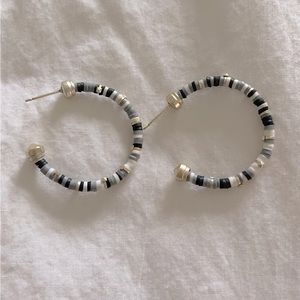 Kendra Scott Reece small hoops in gray gold mix